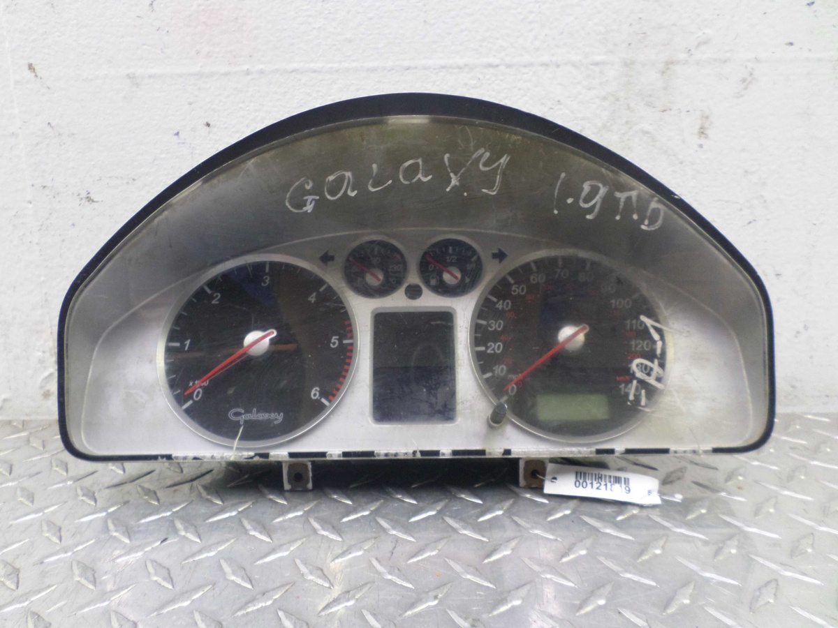 Рамка под магнитолу к Ford Galaxy 2002