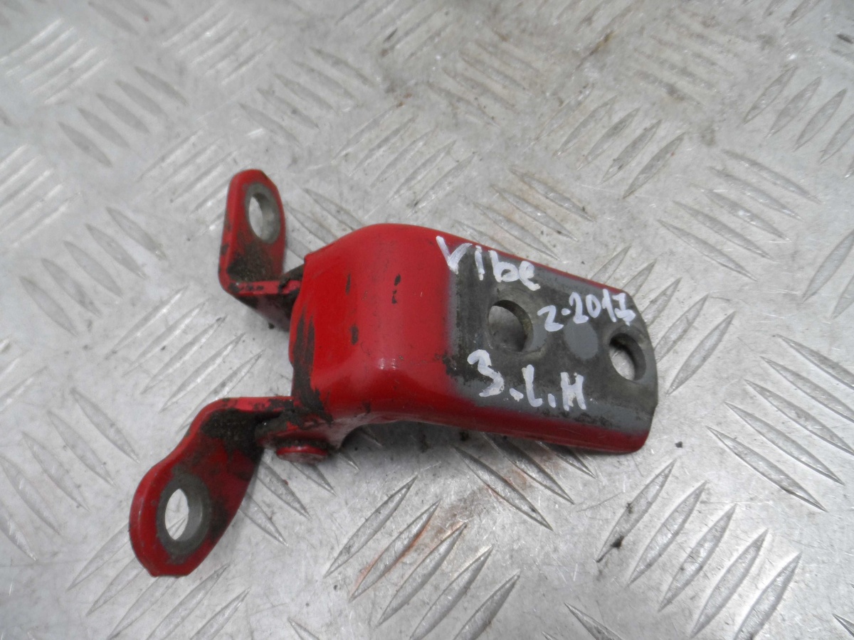 Петля двери к Pontiac Vibe 2004