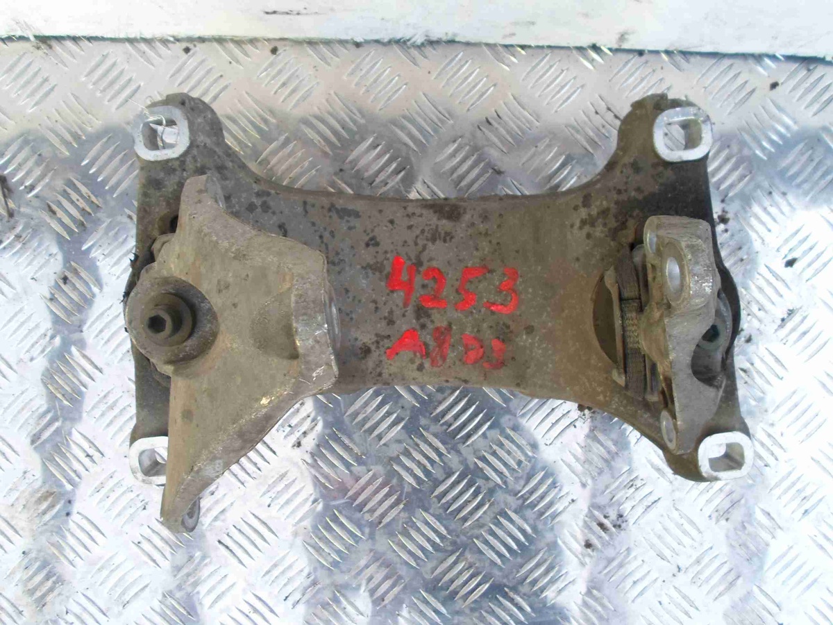 Кронштейн КПП к Audi A8 2004