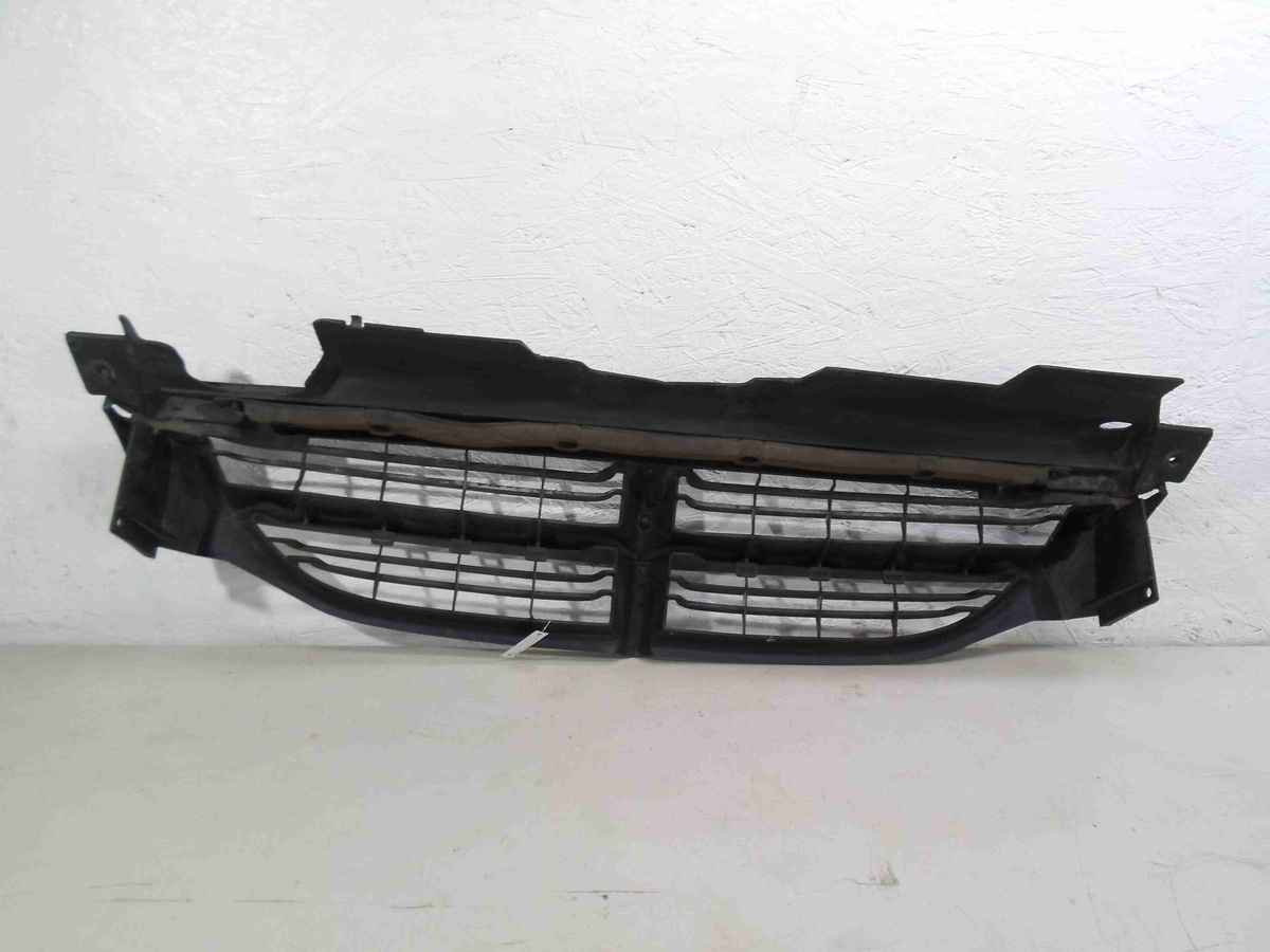 Решетка радиатора к Dodge Caravan 2003