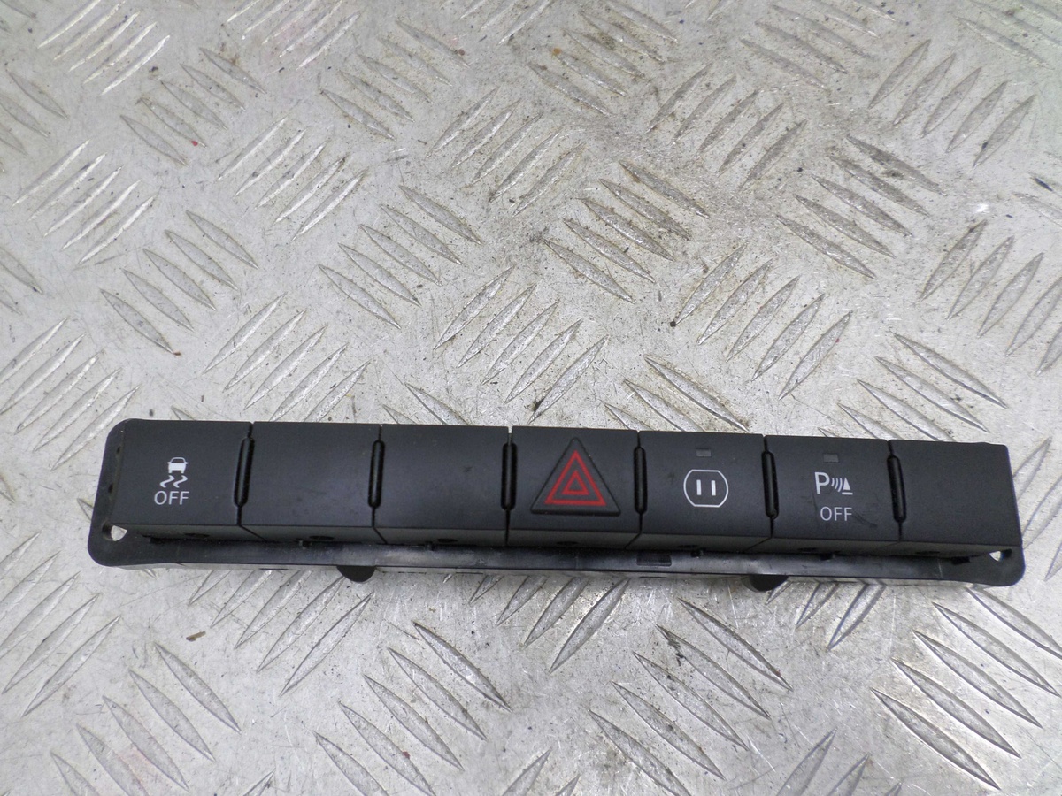 Кнопка  к Jeep Grand Cherokee 2011