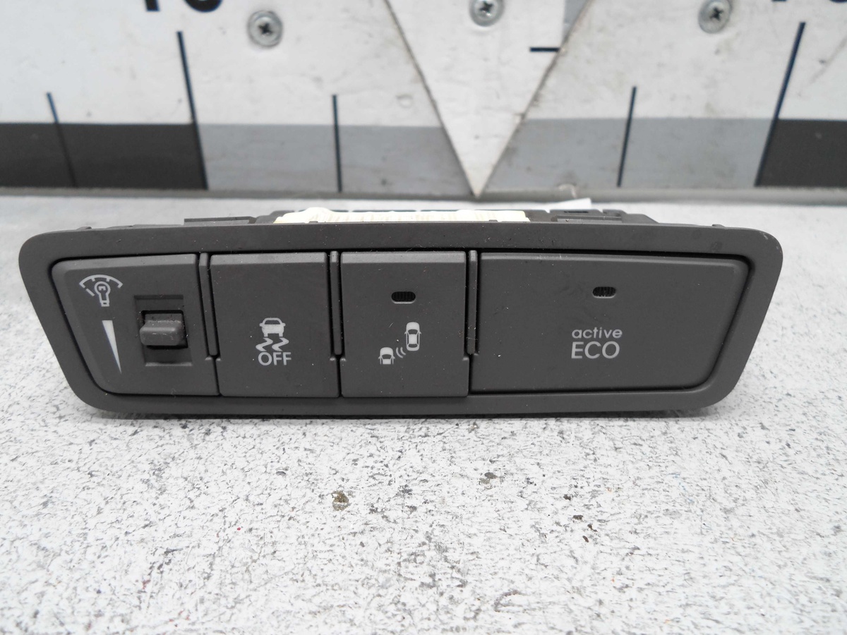 Кнопка  к Hyundai Sonata 2014