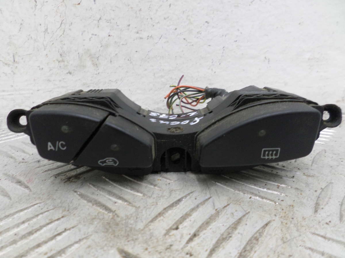 Кнопка  к Ford Focus 2007