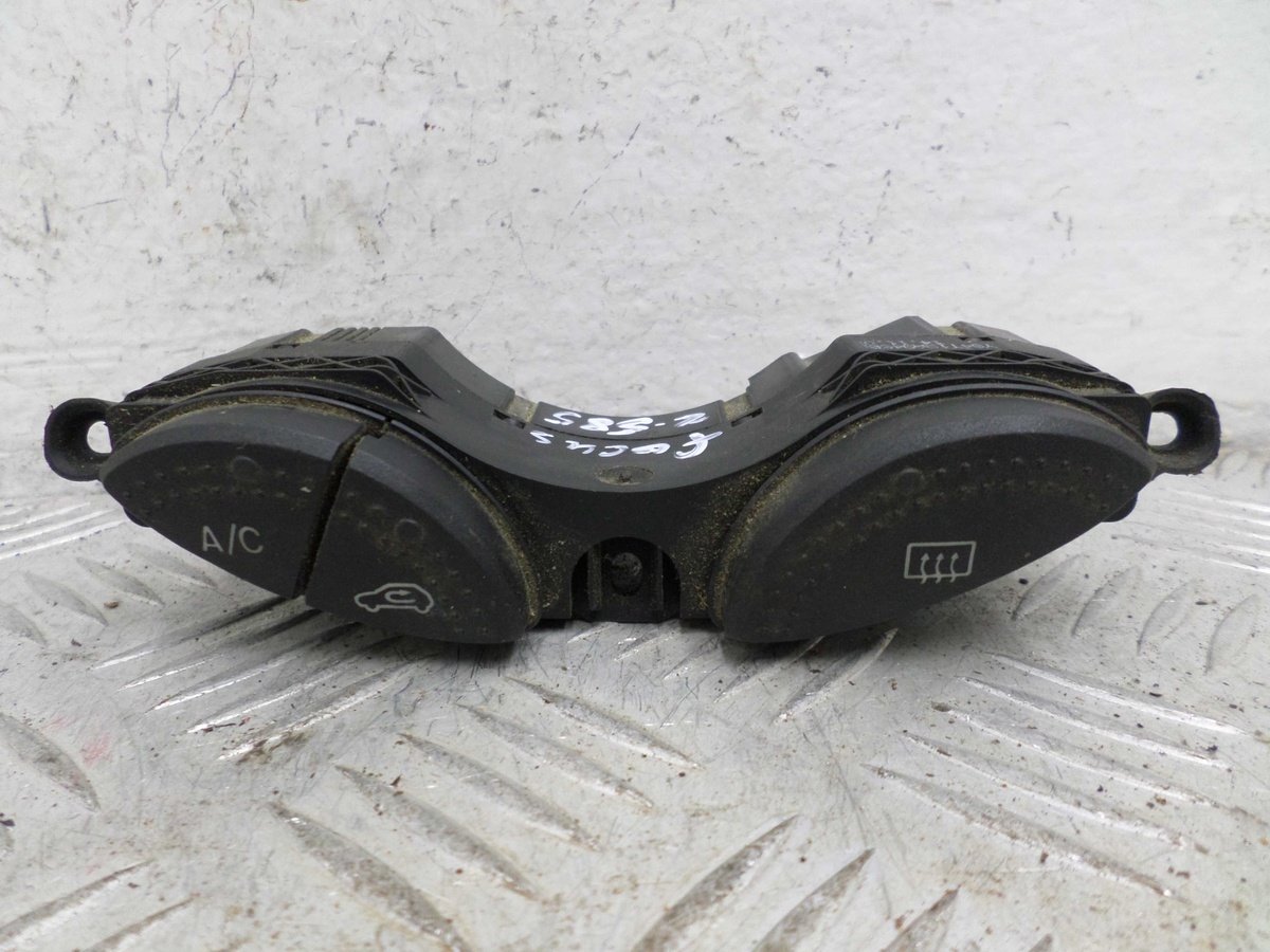 Кнопка  к Ford Focus 2007
