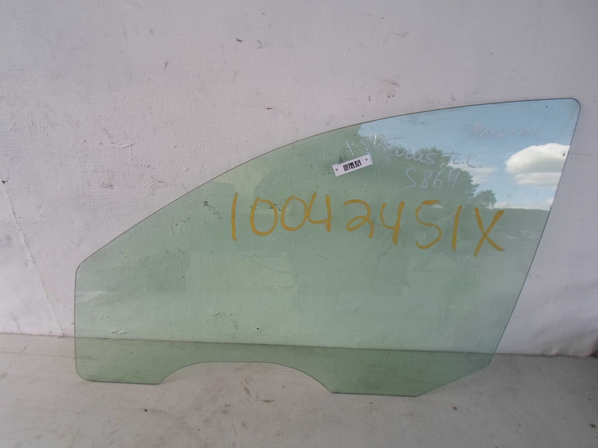 Стекло двери передней левой к Ford Focus 2000