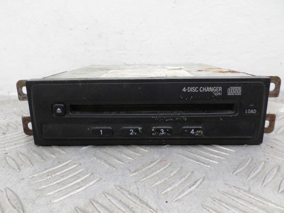 CD-чейнджер к Mitsubishi Montero 2005