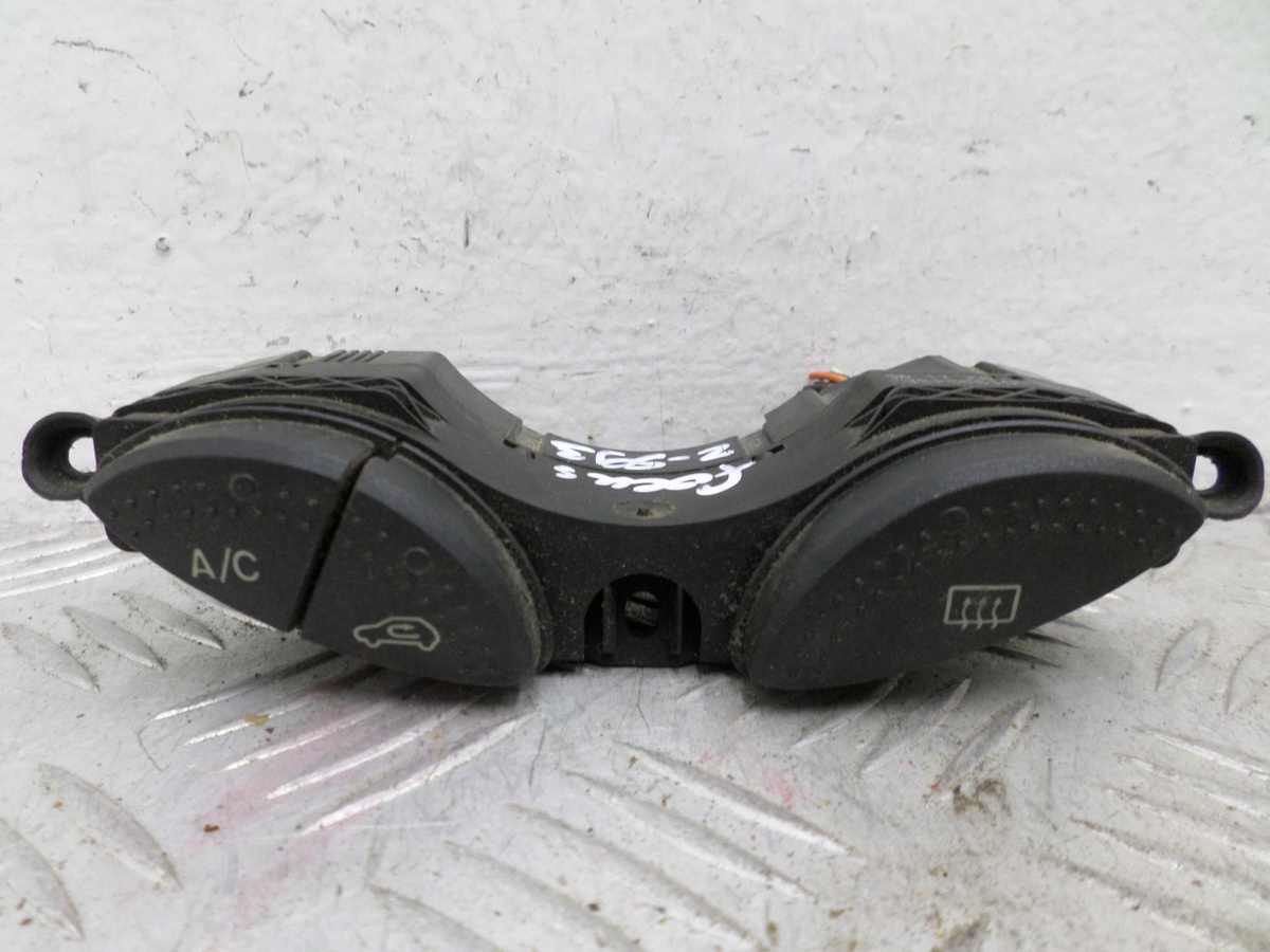 Кнопка  к Ford Focus 2007