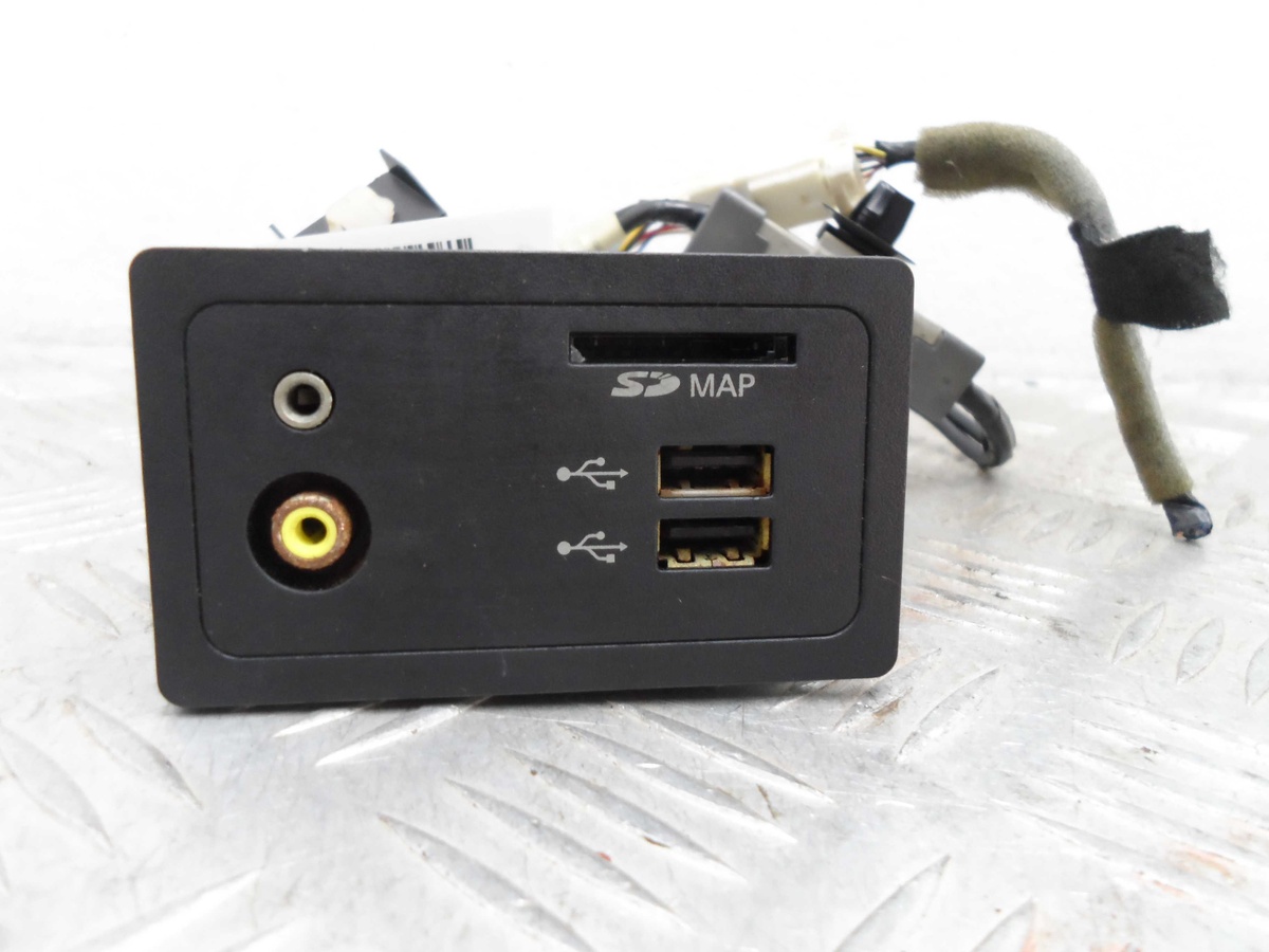 Разъем AUX / USB к Infiniti Q50 2017