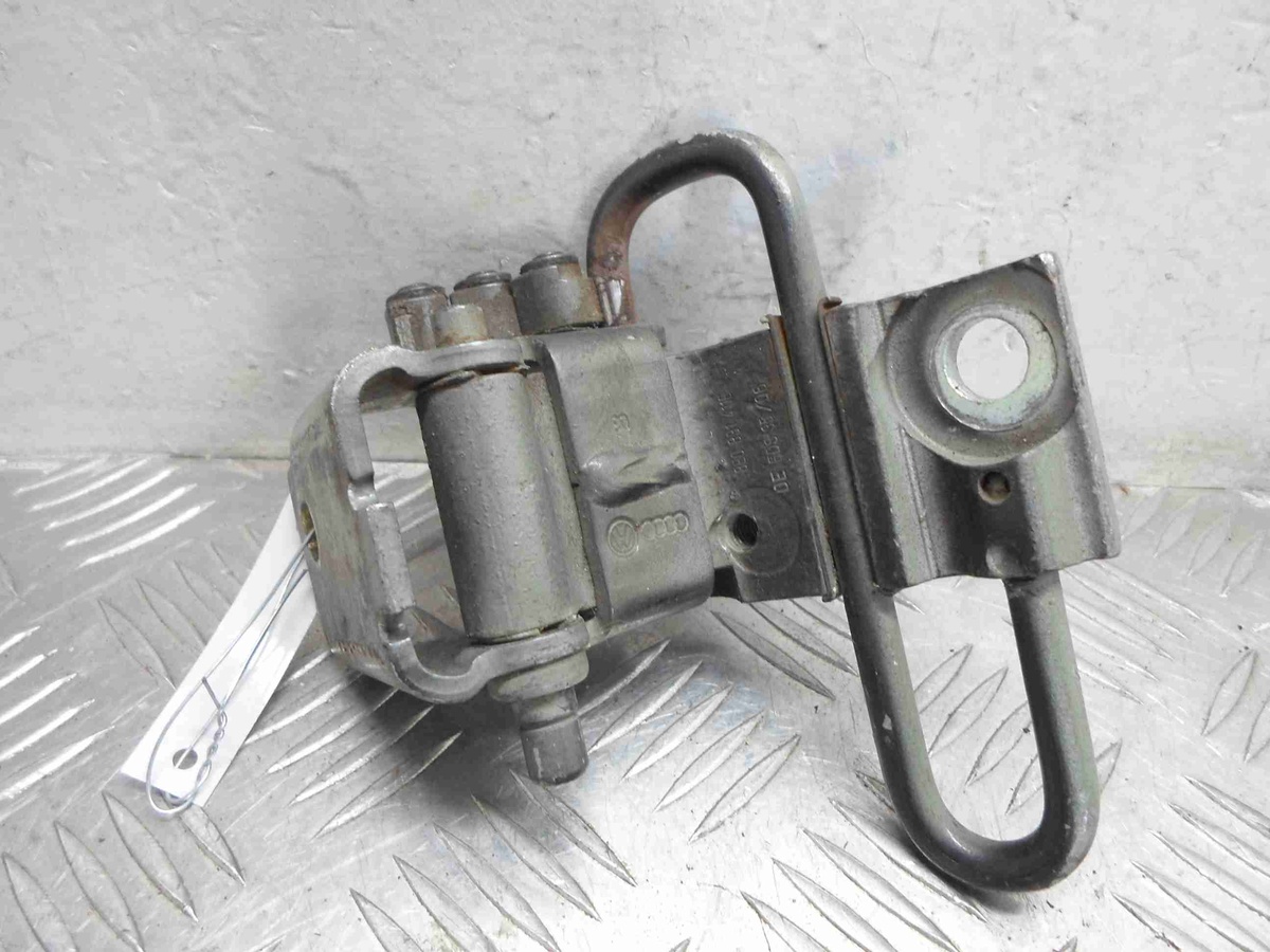 Петля двери к Audi A4 2007