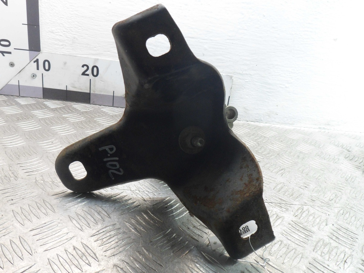 Подушка крепления двигателя к Ford Focus 2008