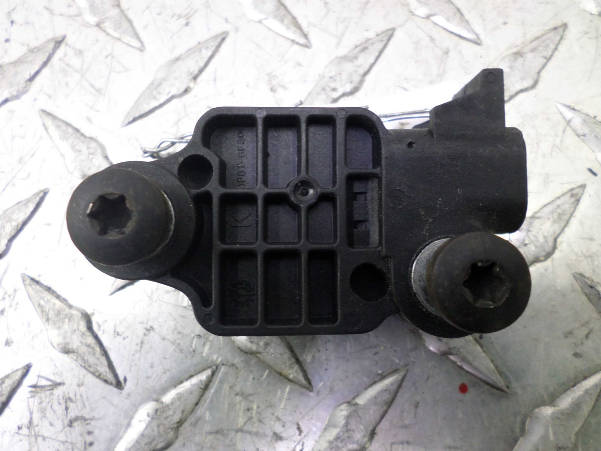 Датчик удара к Hummer H3 2008