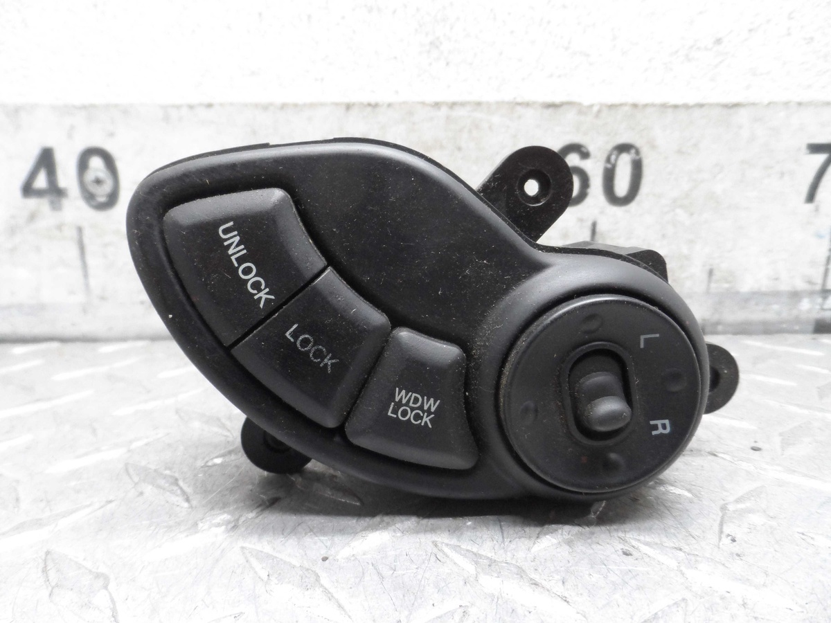 Кнопка  к Hyundai Santa Fe 2003
