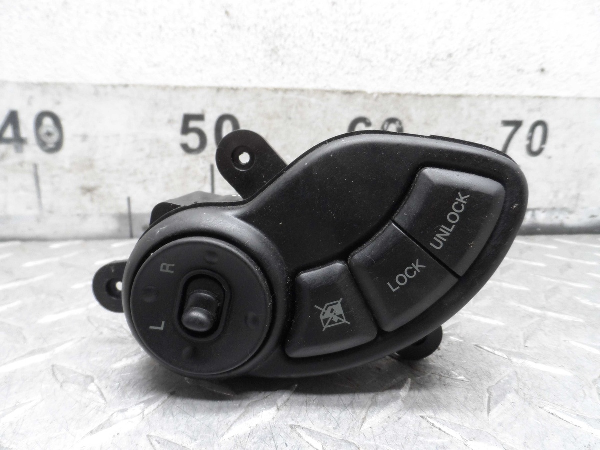 Кнопка  к Hyundai Santa Fe 2003
