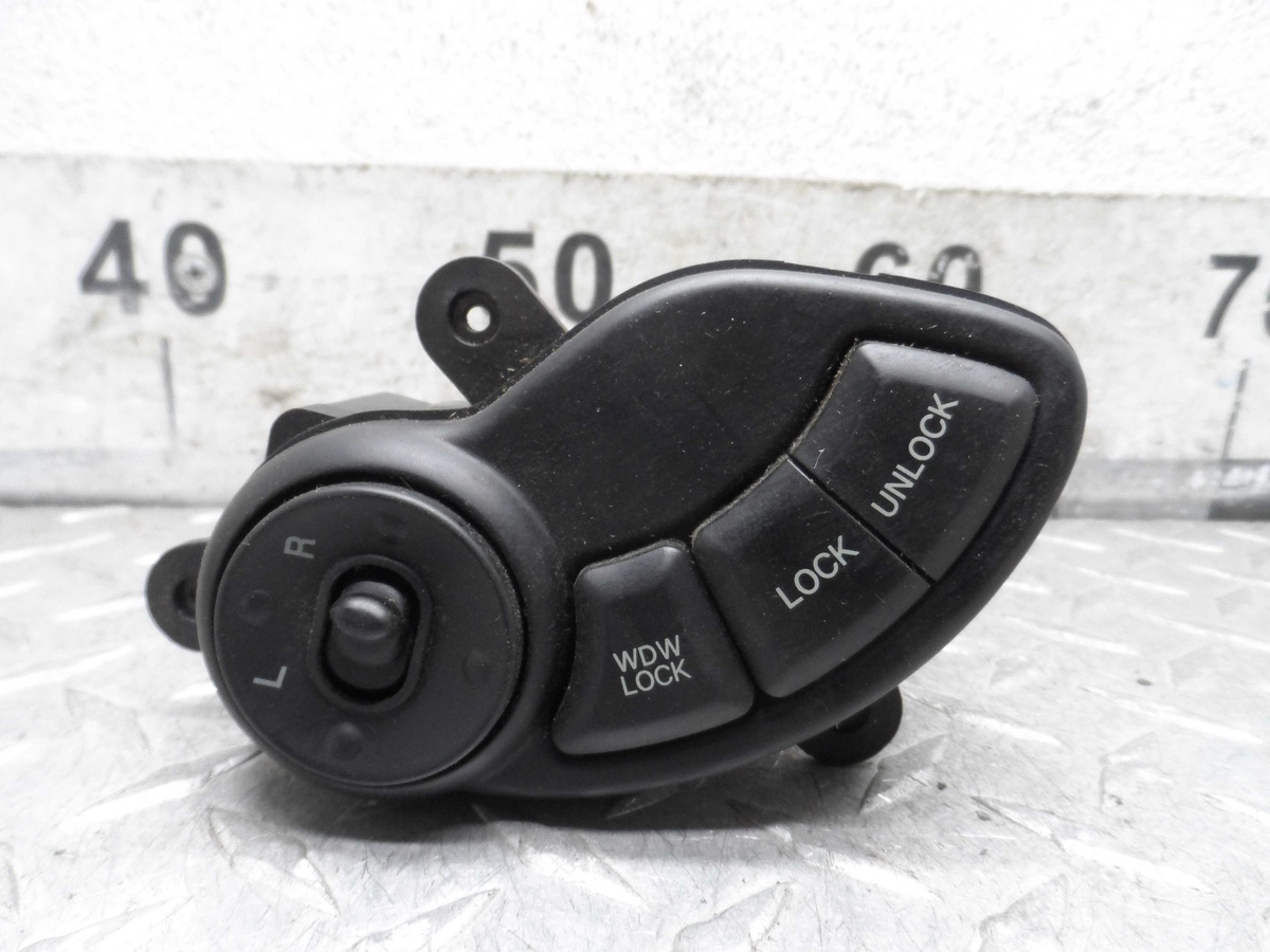 Кнопка  к Hyundai Santa Fe 2003