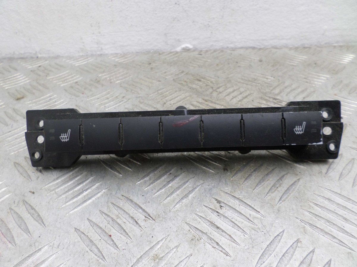 Кнопка  к Jeep Grand Cherokee 2008