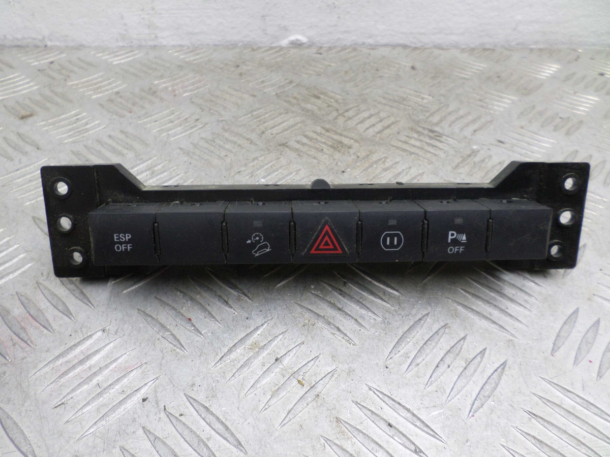 Кнопка  к Jeep Grand Cherokee 2008