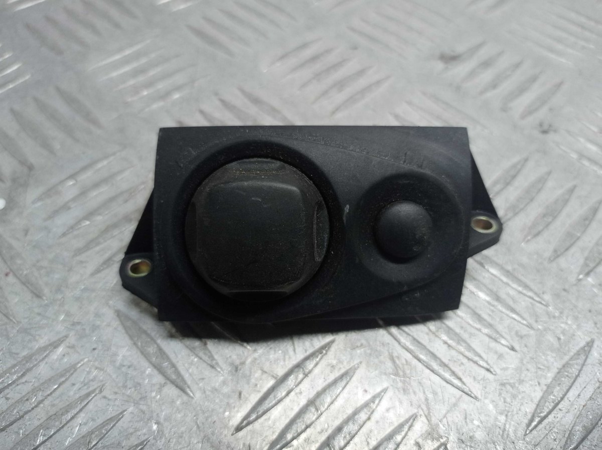 Кнопка  к Audi A8 2004