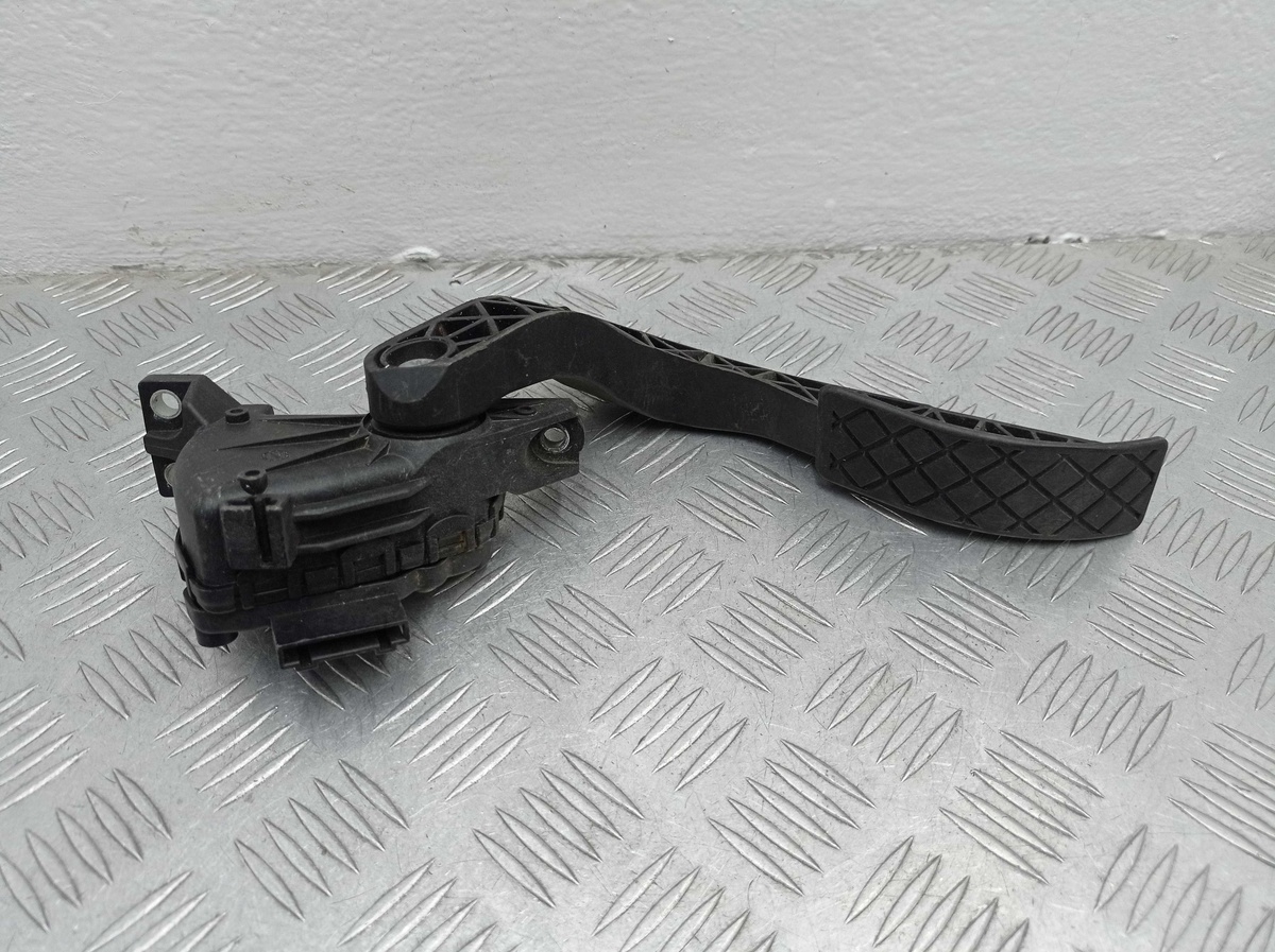 Педаль газа к Audi A4 2002