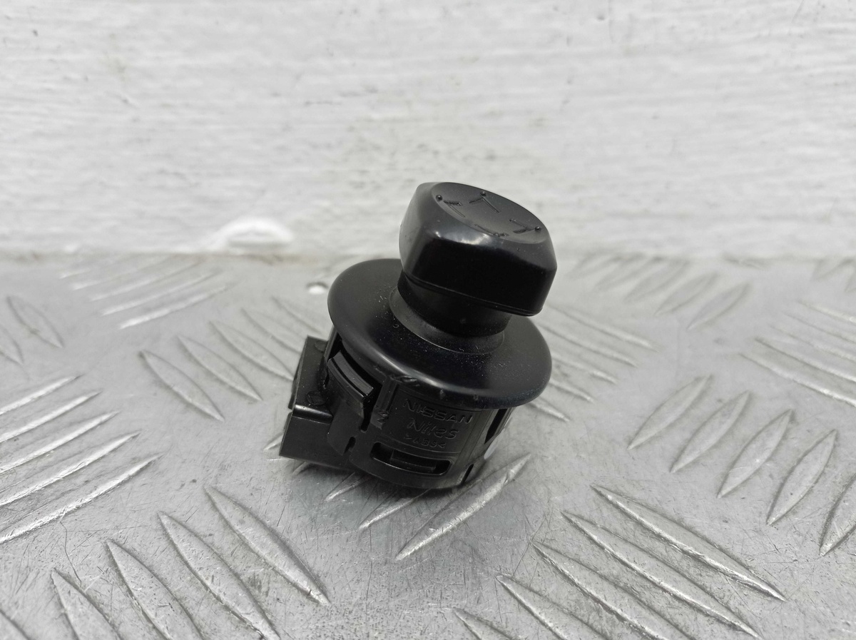 Кнопка  к Infiniti QX56 2012