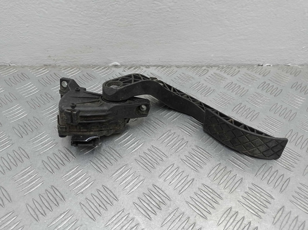 Педаль газа к Audi A4 2002