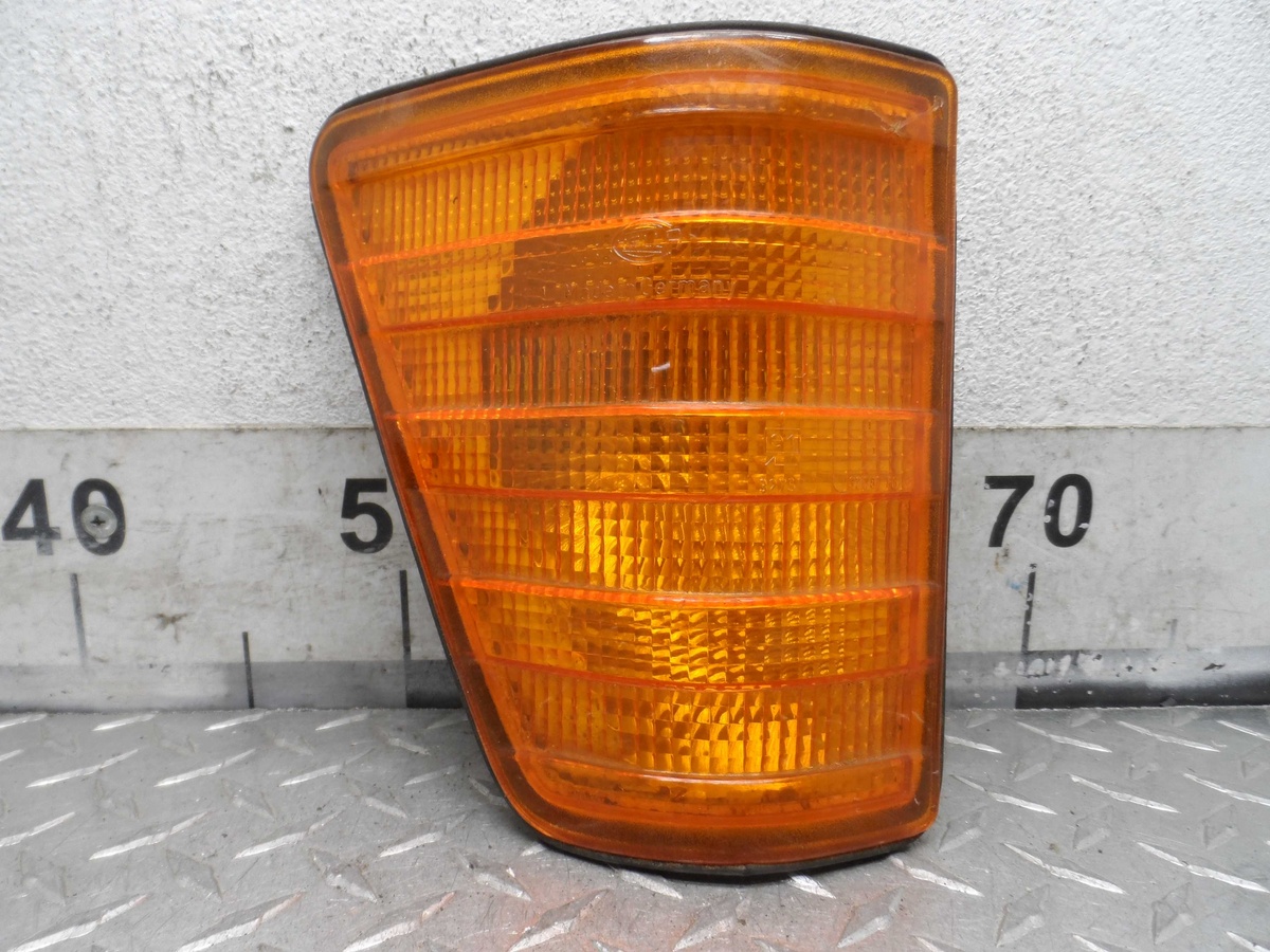 Поворотник левый к Mercedes-Benz T1 1990