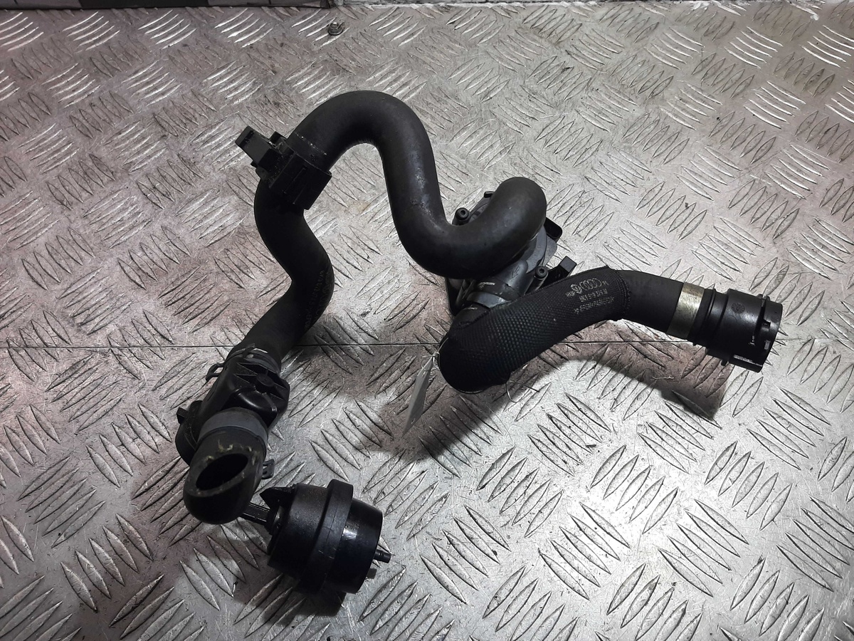 Помпа к Audi A4 2012