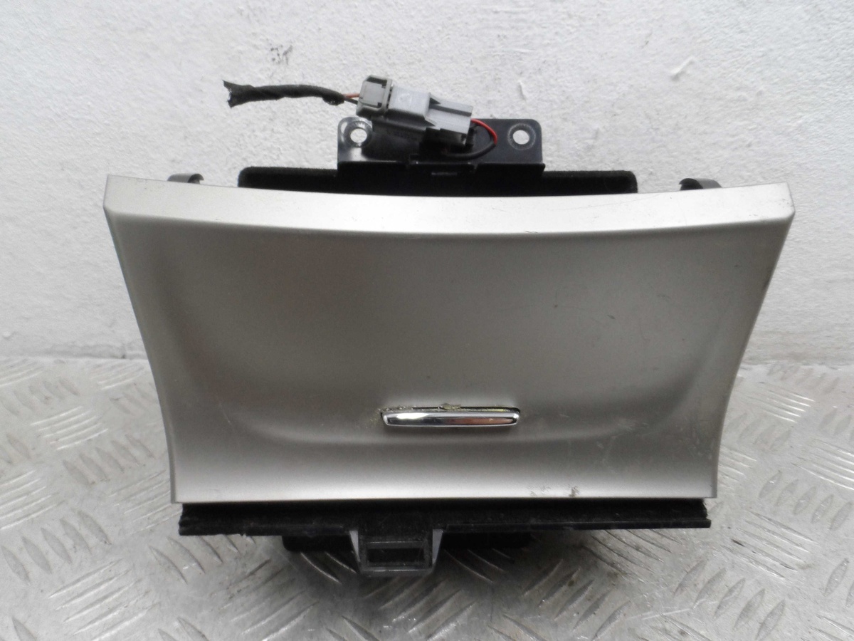 Разъем AUX / USB к Jeep Grand Cherokee 2014