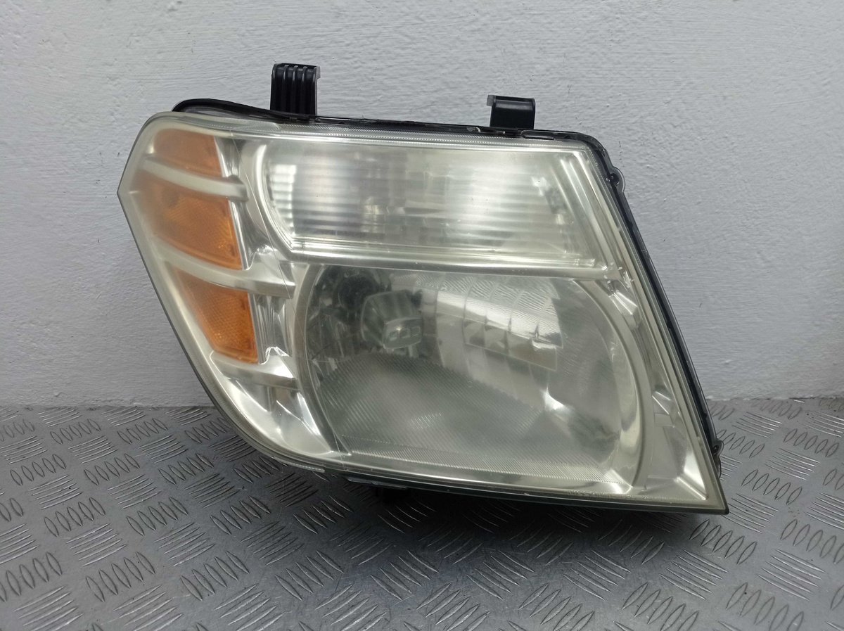Фара правая к Nissan Pathfinder 2008