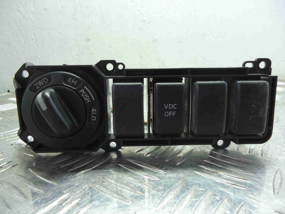 Кнопка  к Nissan Pathfinder 2005