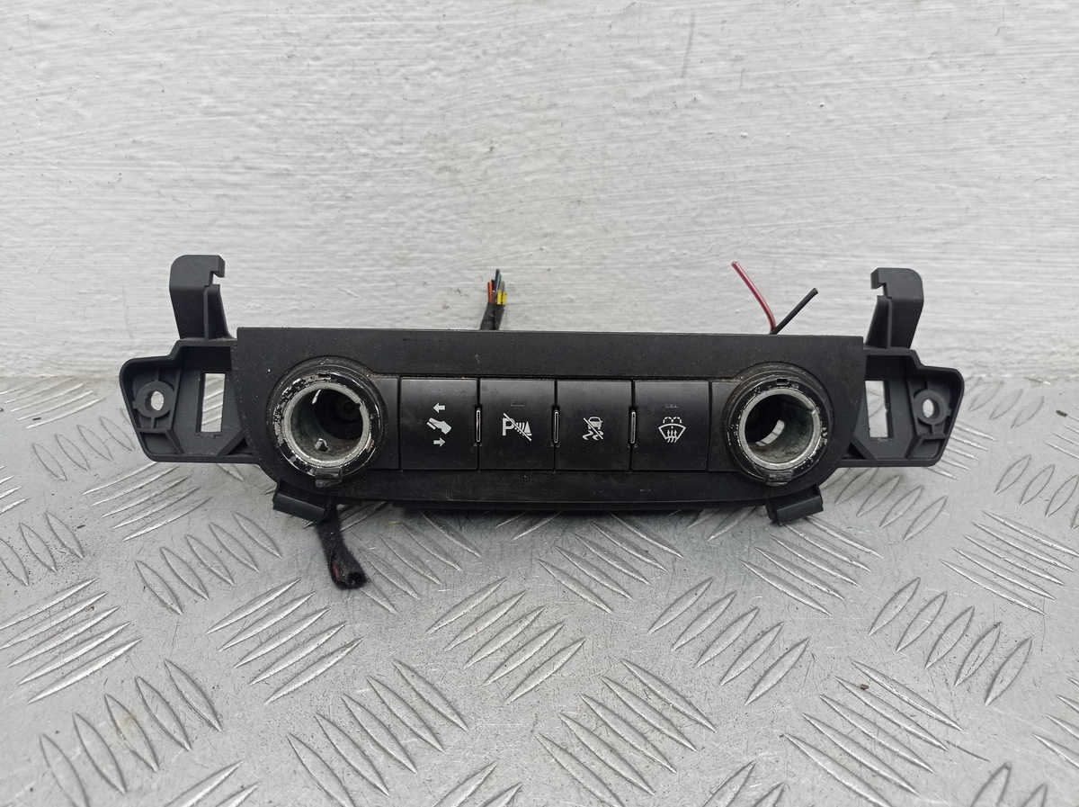 Кнопка  к GMC Yukon 2008