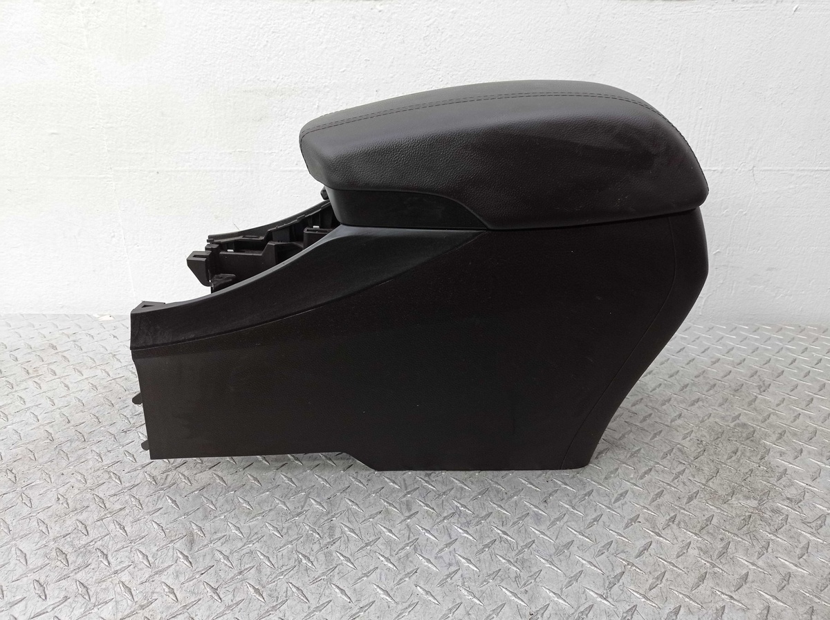 Подлокотник к Hyundai Santa Fe 2013