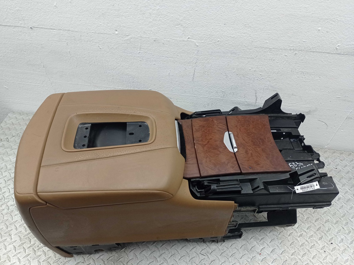 Подлокотник к Cadillac Escalade 2015