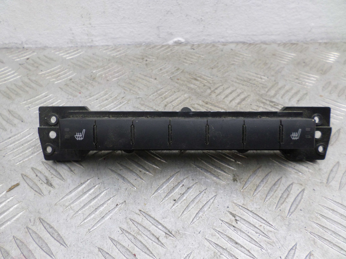 Кнопка  к Jeep Grand Cherokee 2008