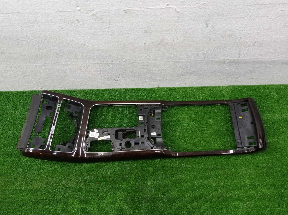Подлокотник к Audi A8 2013