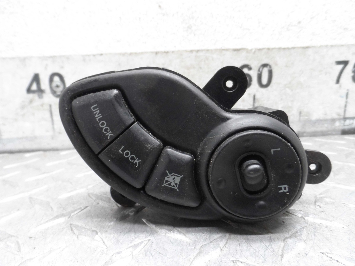 Кнопка  к Hyundai Santa Fe 2003