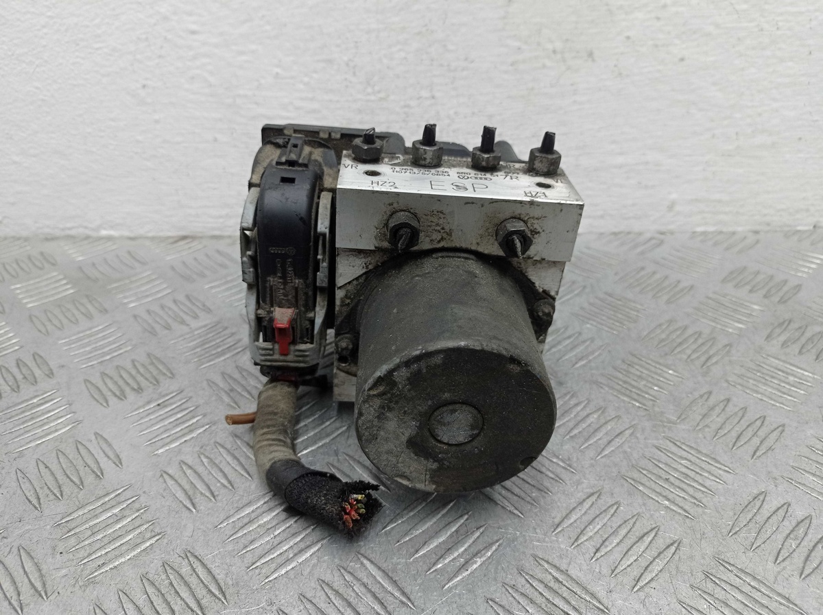 Блок ABS к Audi Q5 2012