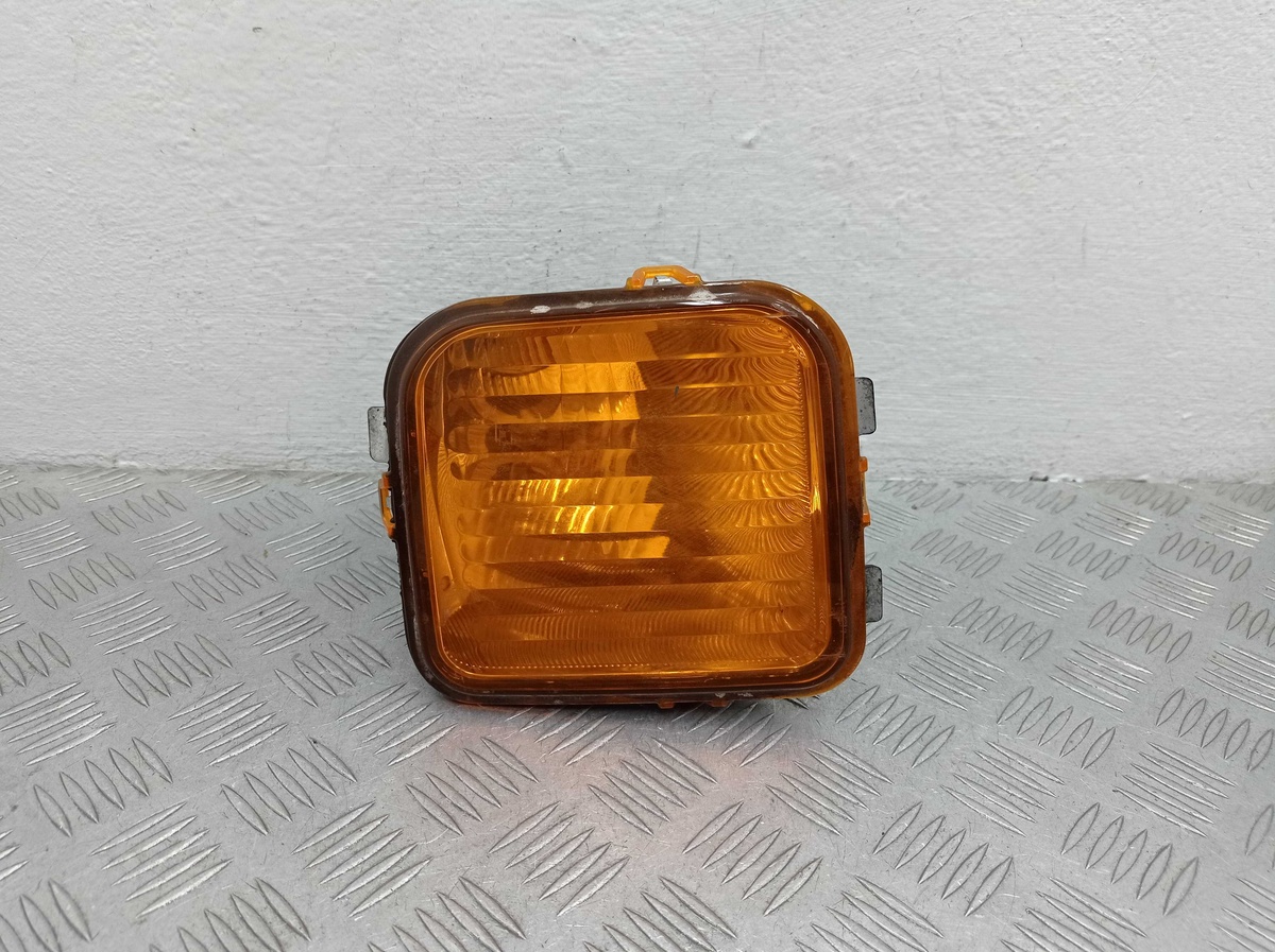 Поворотник левый к Hummer H3 2006