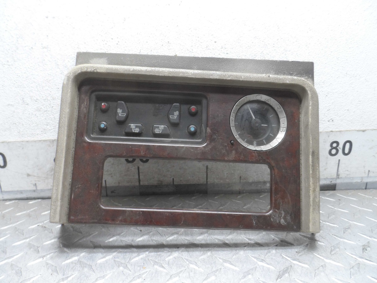 Кнопка  к Cadillac Escalade 2004