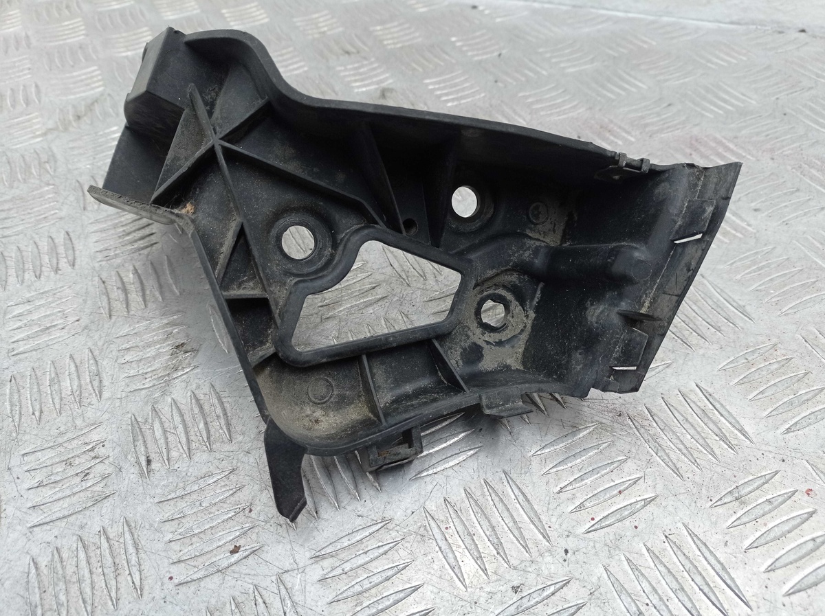 Кронштейн к Audi A8 2005