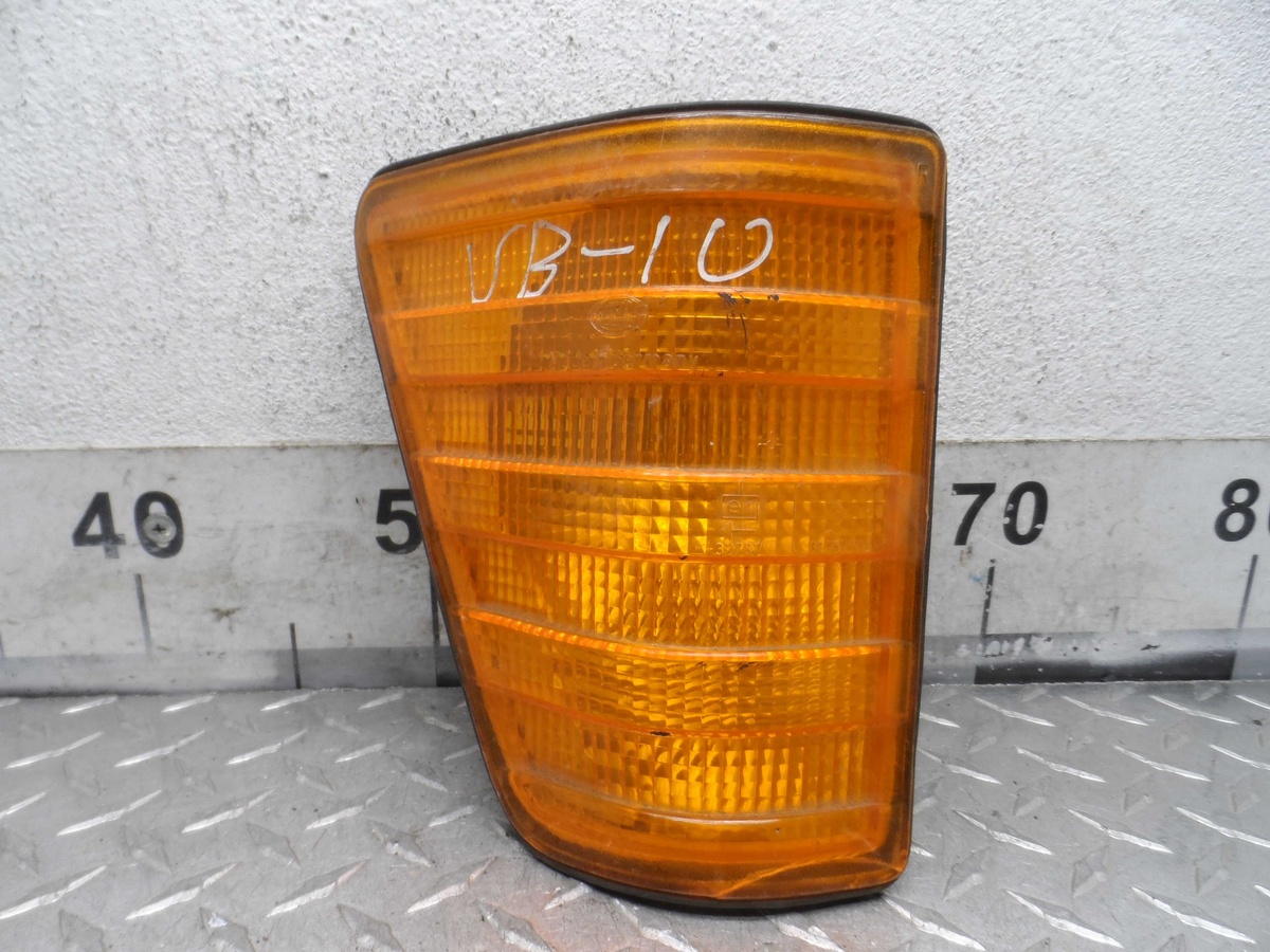 Поворотник левый к Mercedes-Benz T1 1990
