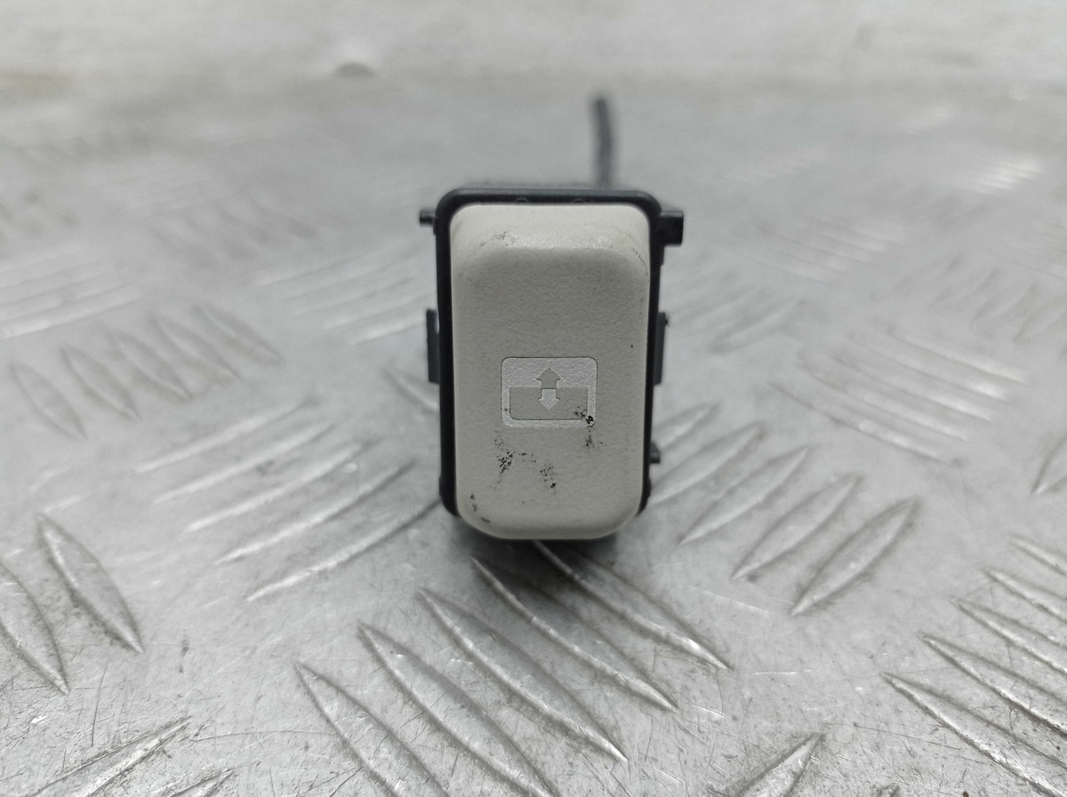 Кнопка  к Hummer H3 2008