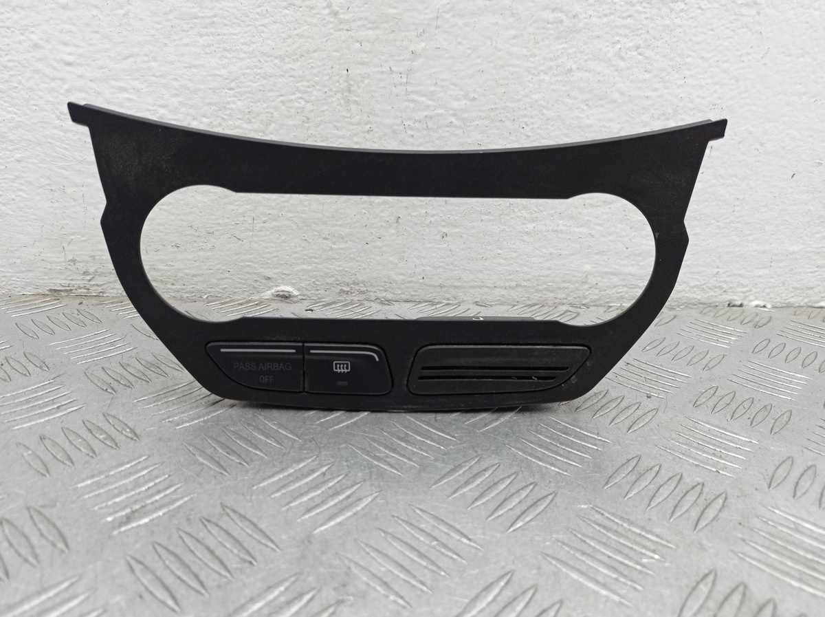Кнопка  к Ford Escape 2014