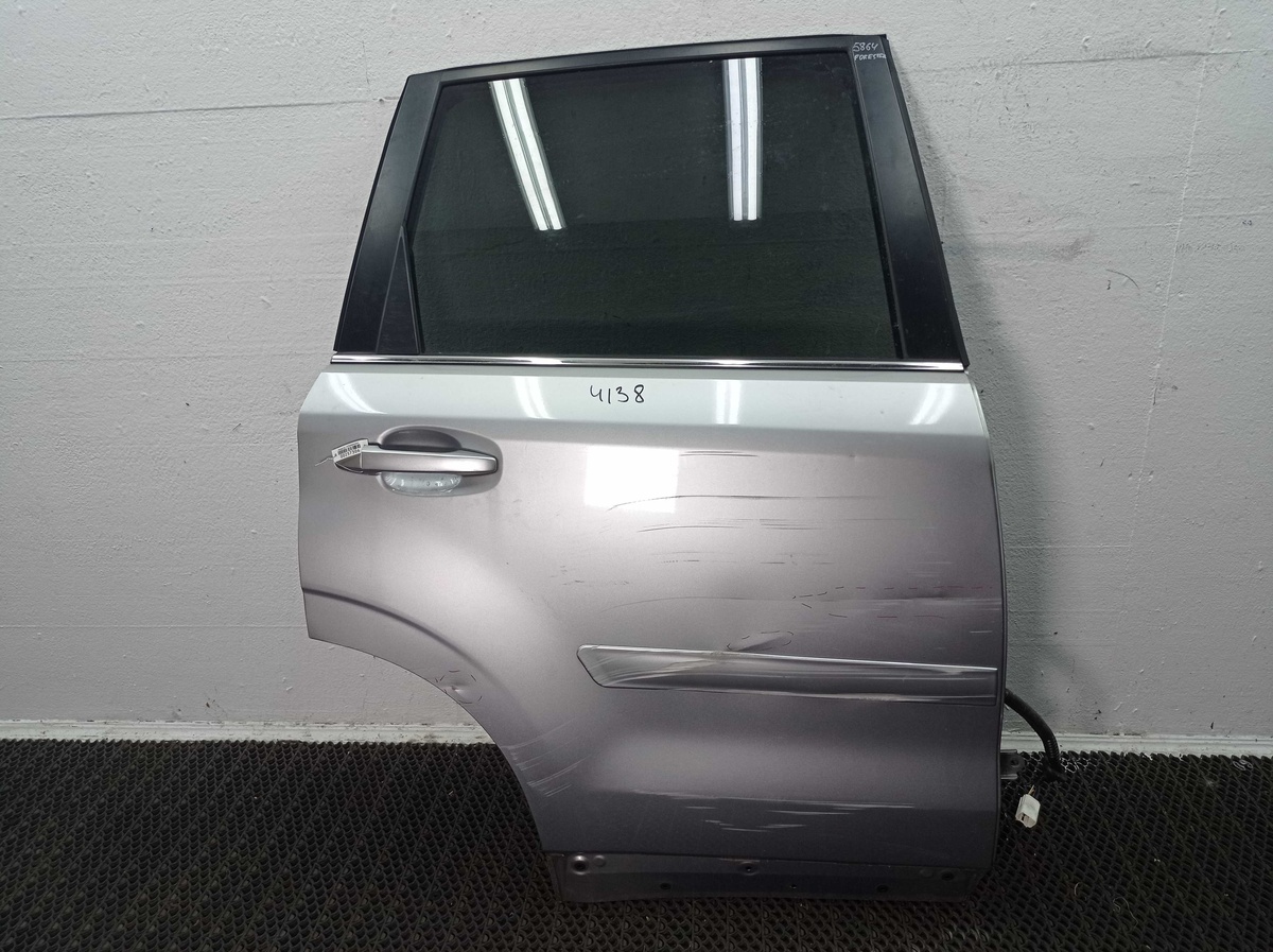 Петля двери к Subaru Forester 2014