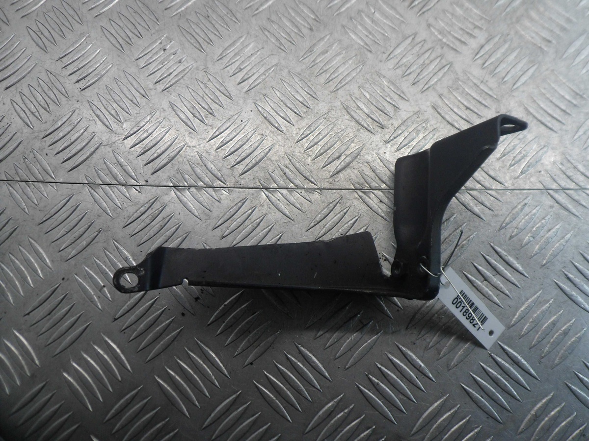 Кронштейн к Audi A4 2005