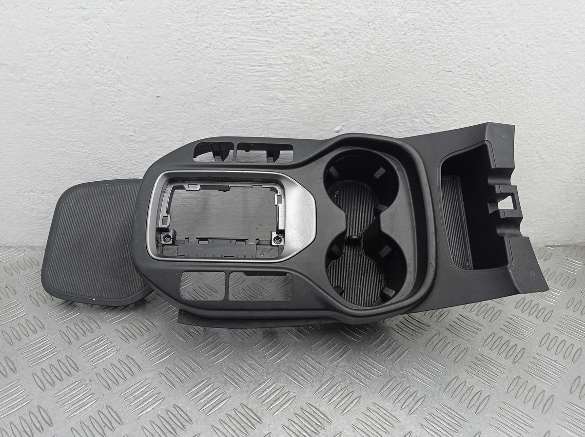 Накладка к Hyundai Grand Santa Fe 2013