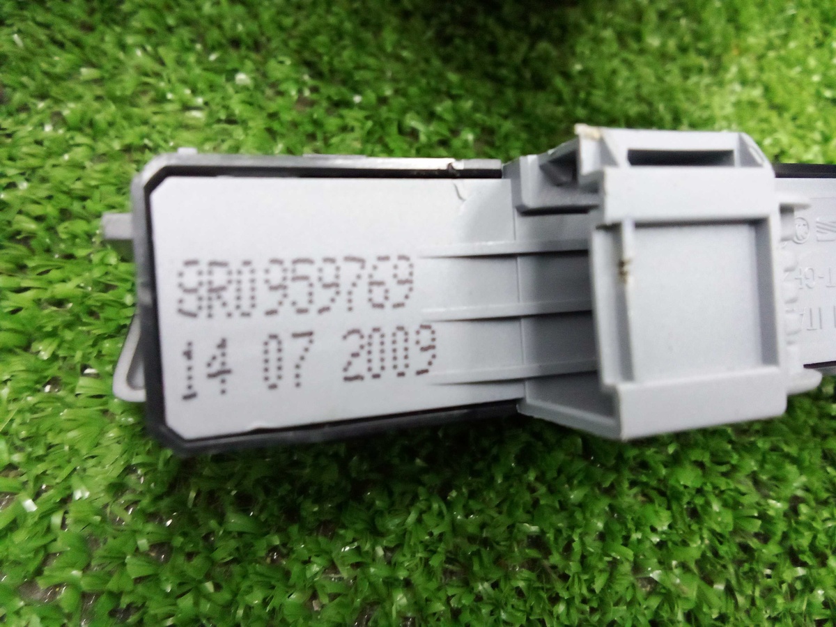 Кнопка  к Audi Q5 2010