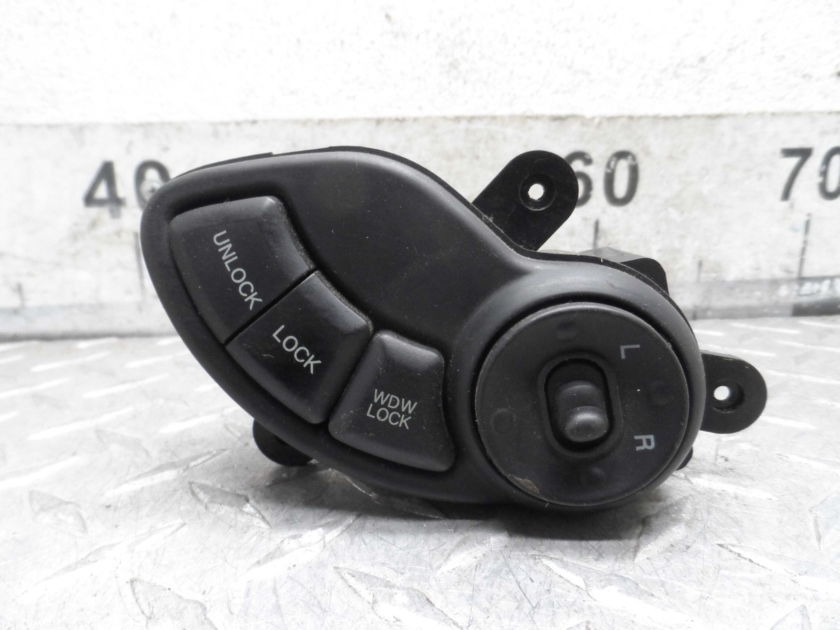 Кнопка  к Hyundai Santa Fe 2003