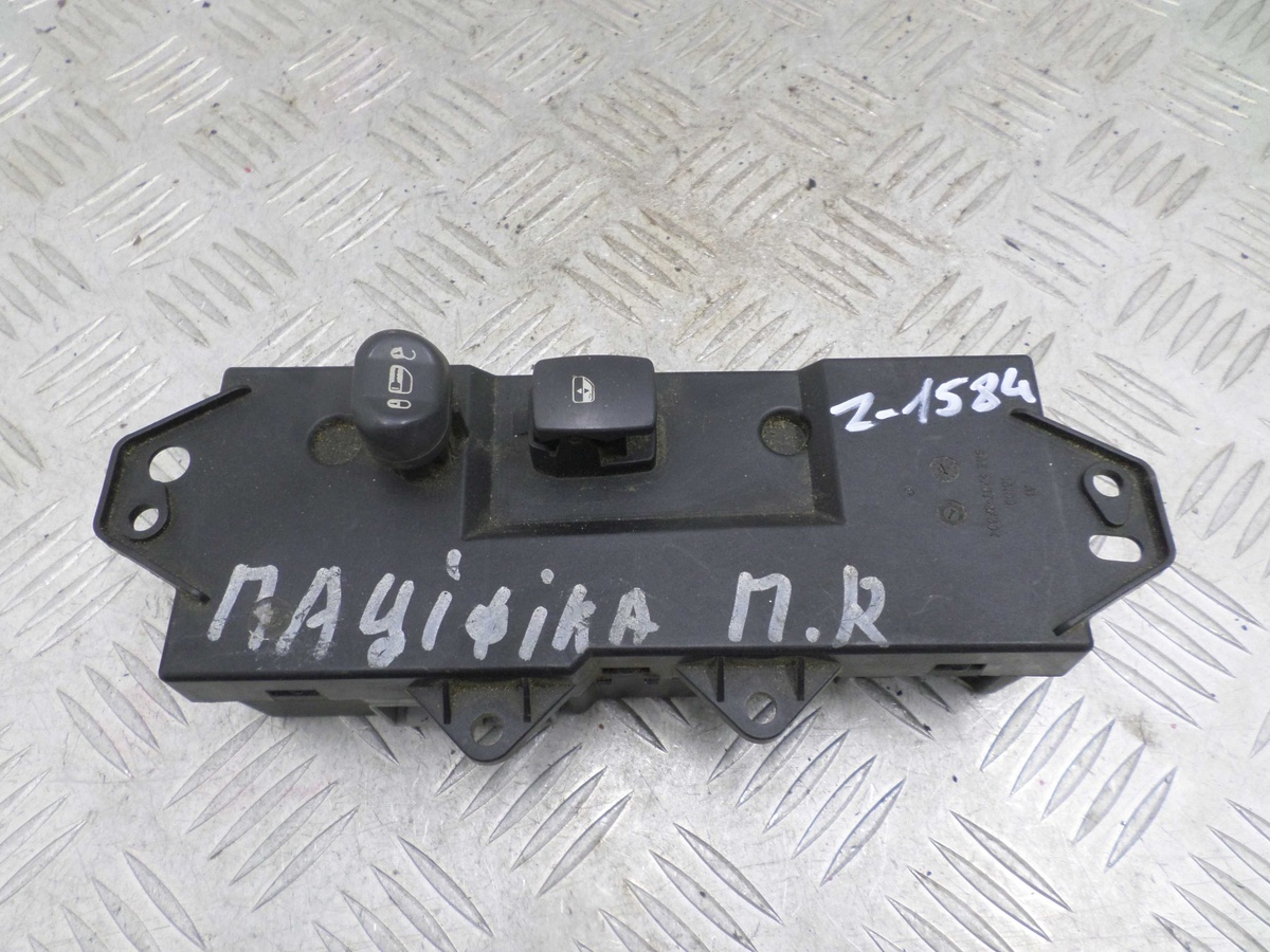Кнопка стеклоподъемника к Chrysler Pacifica 2007