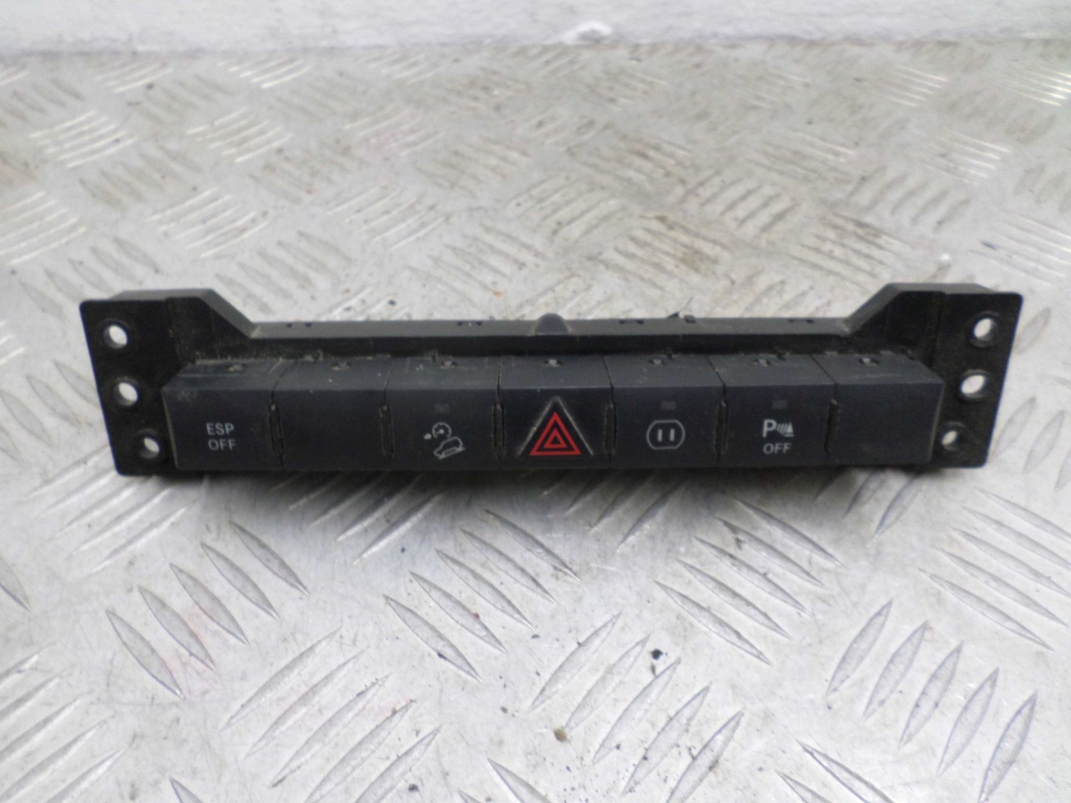 Кнопка  к Jeep Grand Cherokee 2008