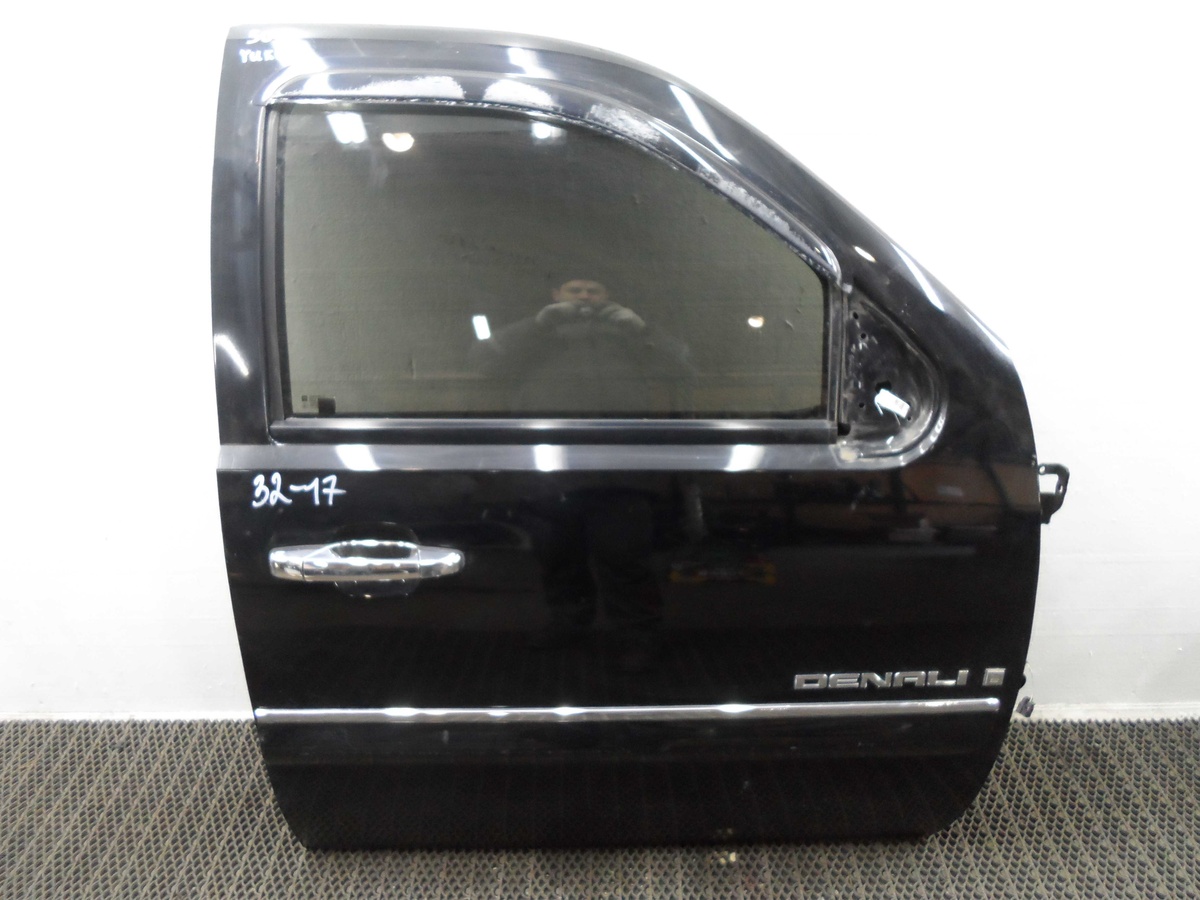 Петля двери к GMC Yukon 2007